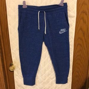 Nike lounge capris
